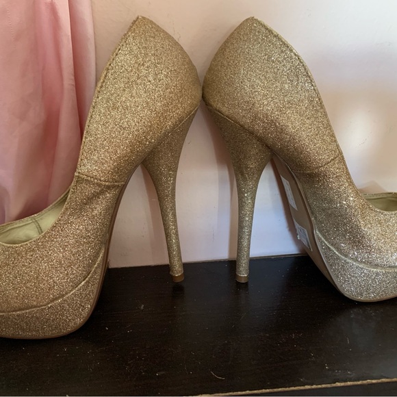 Forever 21 super high heels with gold glitter - Picture 4 of 5